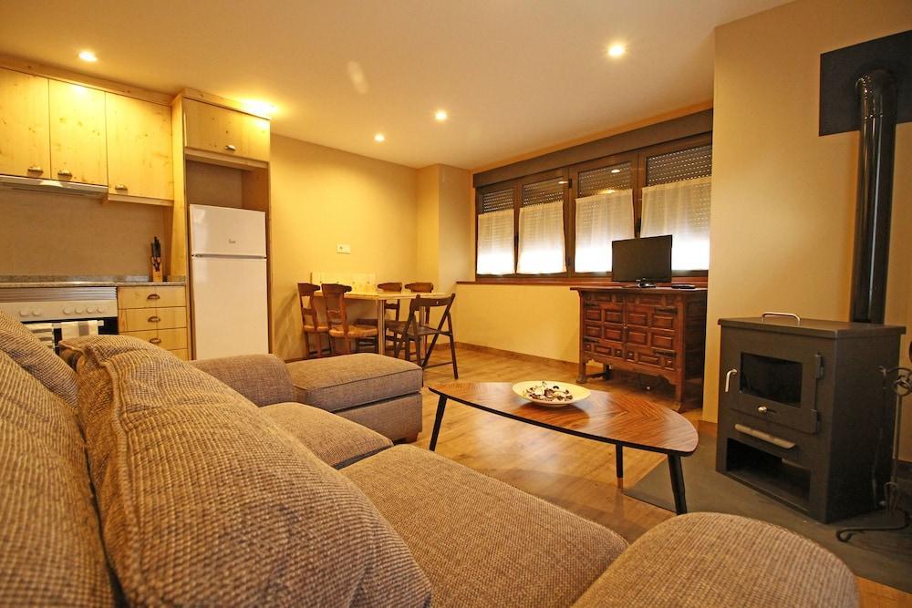 Snoe Apartamentos Mont Romies Plaza Salardu Exterior photo